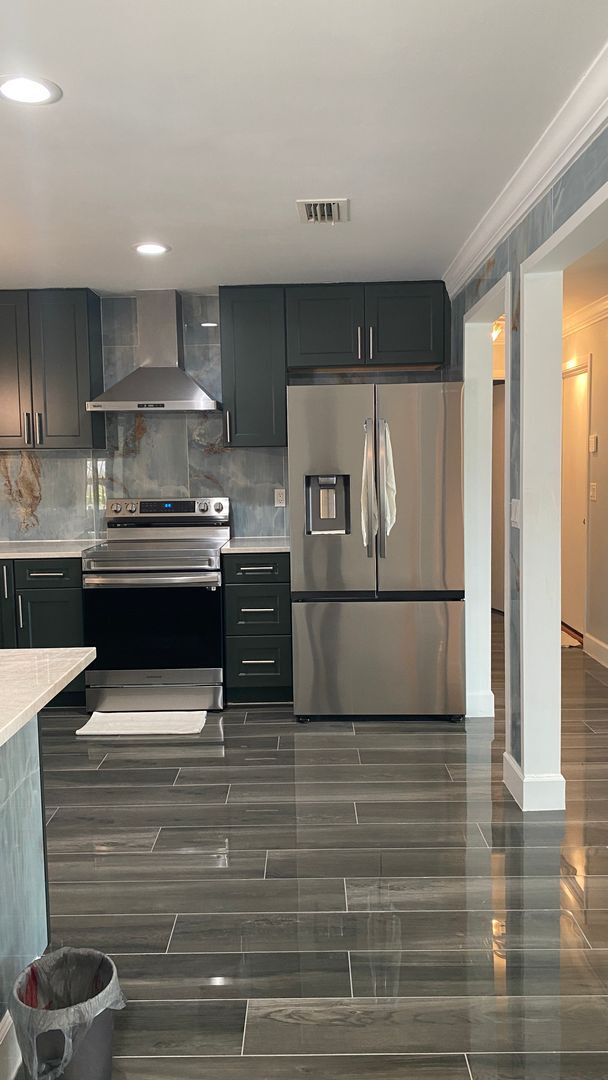 Building Photo - Stunning Remodeled 3BR Home Minutes from Beaches & Shopping