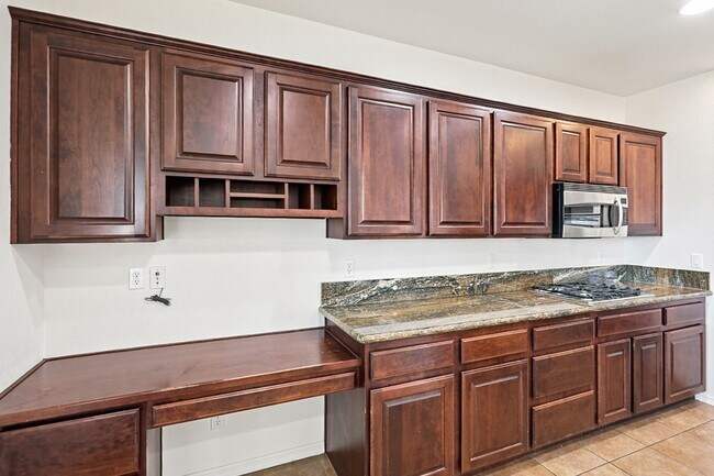 Building Photo - Lovely Northwest Gated Community Home