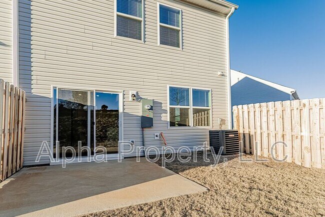 Building Photo - 15 Apricot Ln