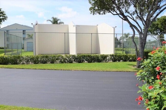 Building Photo - 1109 Green Pine Blvd