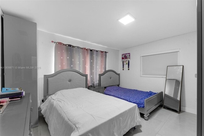 Building Photo - 551 SW 127th Ave