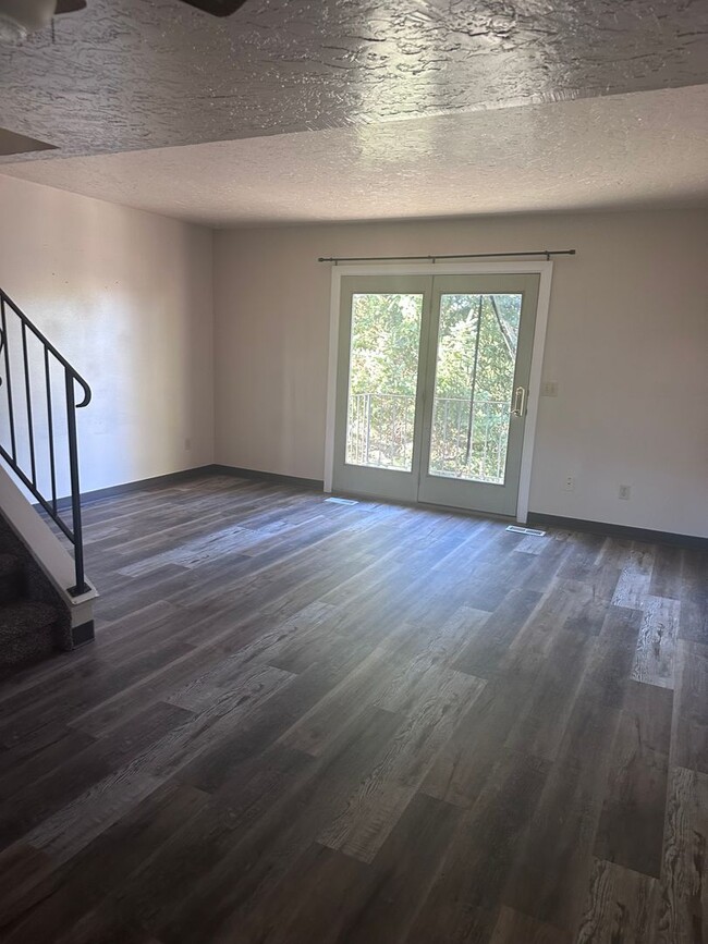 Building Photo - 1750 Hitching Post Dr