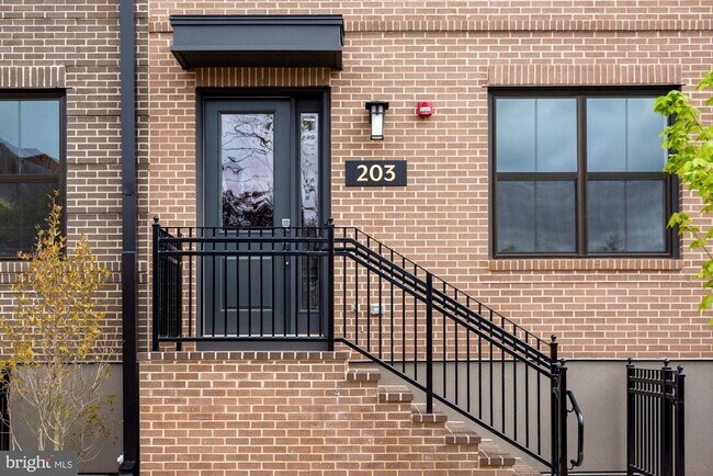 Building Photo - 203 Montgomery St