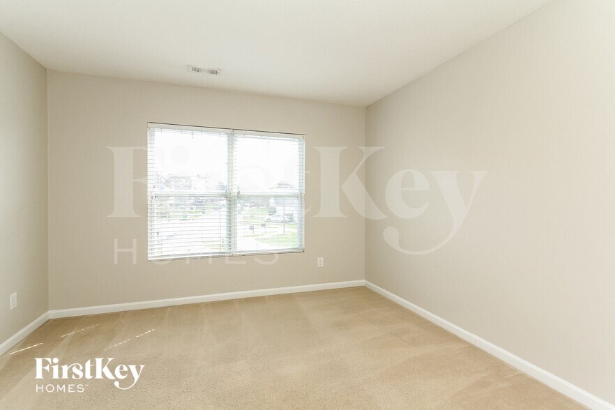 Building Photo - 2129 Sebastiani Dr