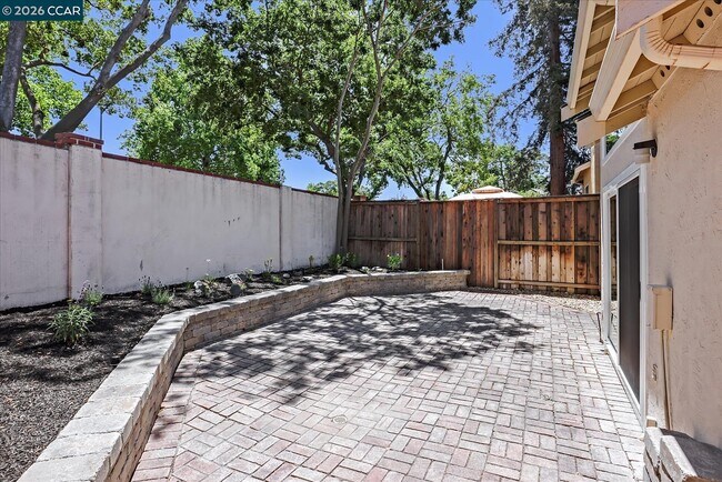 Building Photo - 1539 Trimingham Dr