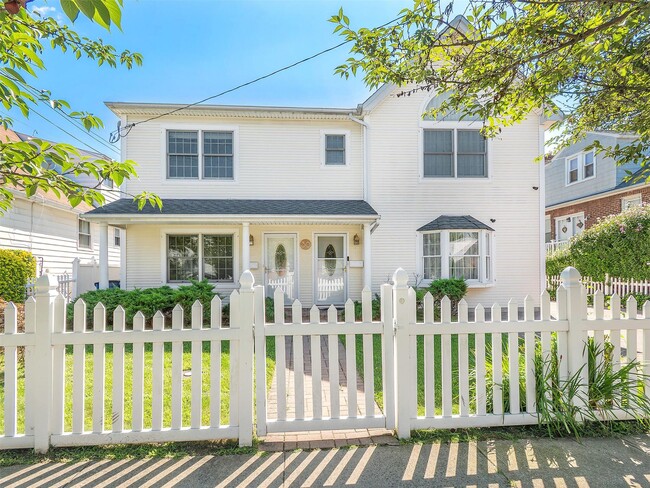 Primary Photo - 30 Edgewood Rd