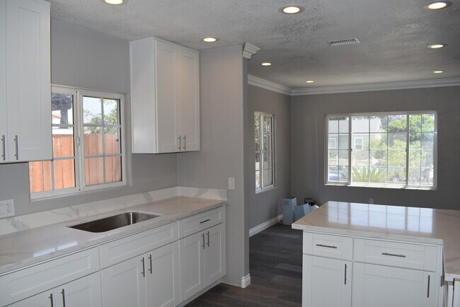 Building Photo - 3 Bedroom Remodeled Home in San Diego