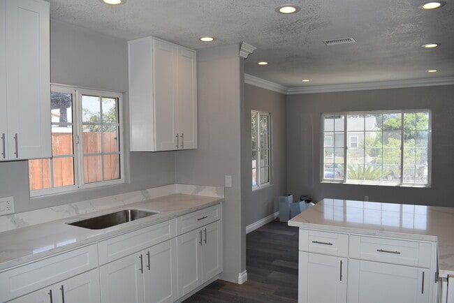 Building Photo - 3128 Marlborough Ave