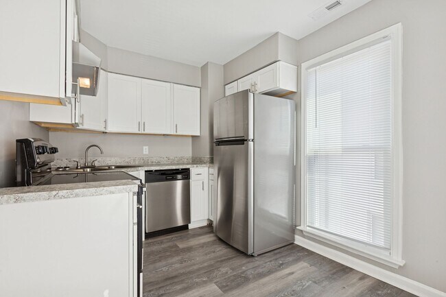 Building Photo - Fully Updated 2 Bedroom Unit!