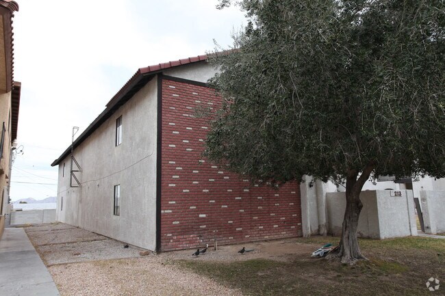 Building Photo - 2213 N Jones Blvd