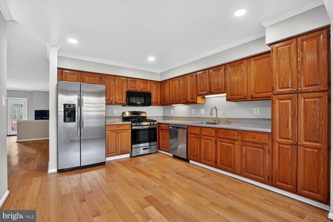 Building Photo - 8408 Millwood Dr