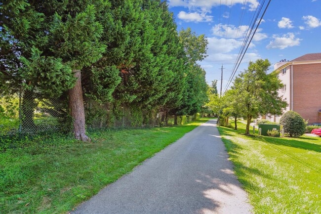 Building Photo - Furnished 2BR/2BA plus den located at Tuck...
