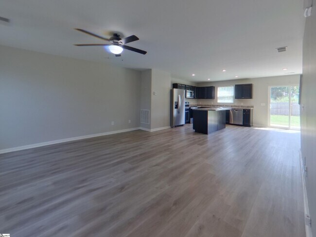 Building Photo - 120 Castlebrook Dr