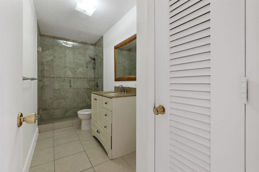 Building Photo - 2970 NE 16th Ave