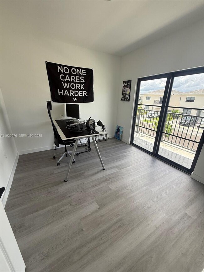 Building Photo - 1327 NW 2nd Ln