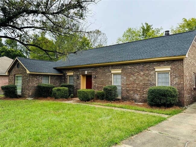 Building Photo - 2233 W Aberdeen Dr