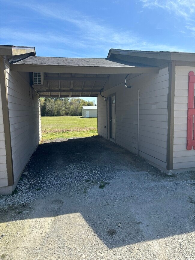 Building Photo - Peaceful country living with great access ...