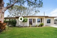 Building Photo - 3 Bedroom Pet-Friendly Home in Sarasota, FL with Main Street Renewal