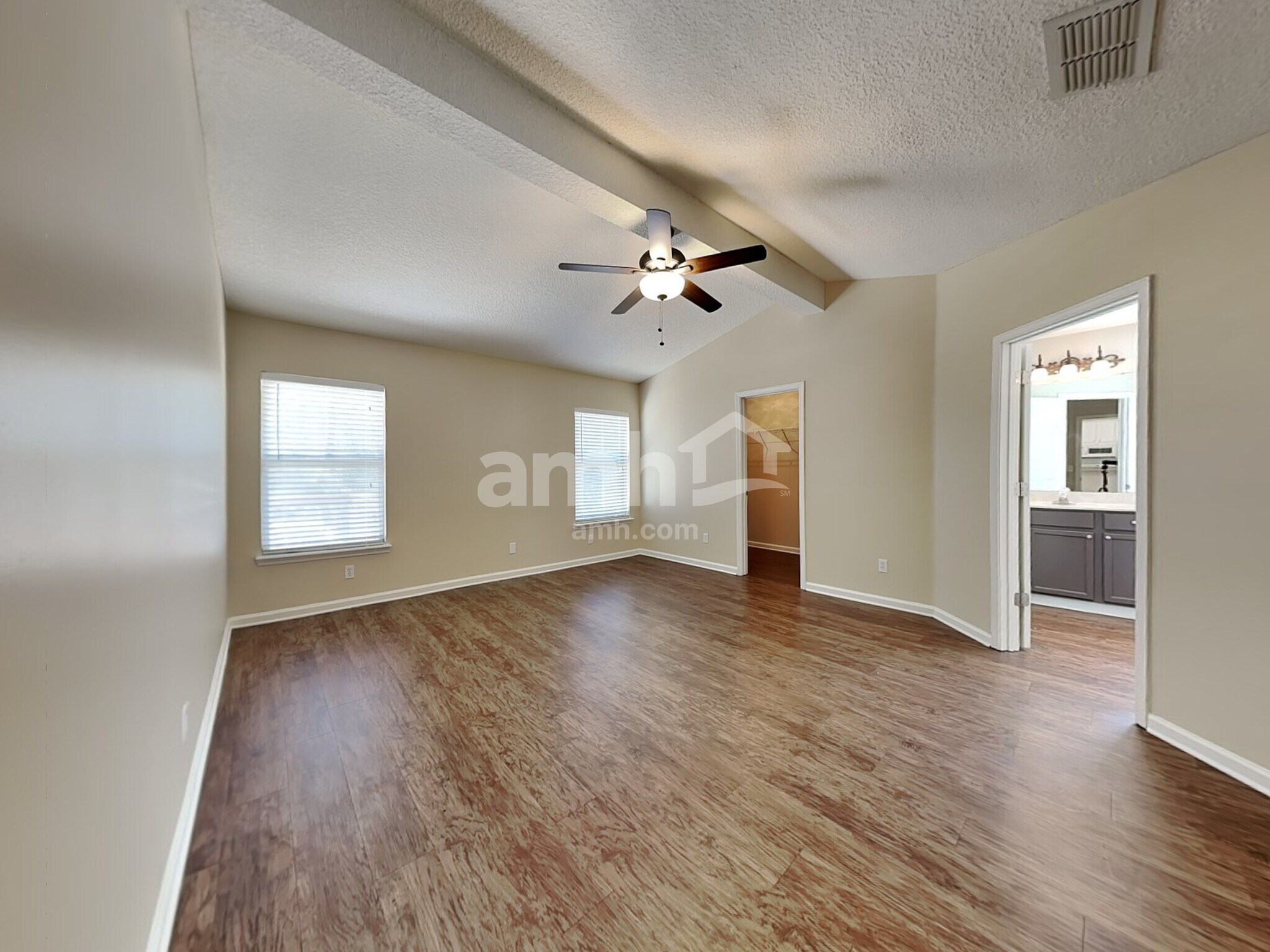 Building Photo - 1379 Samantha Cir E