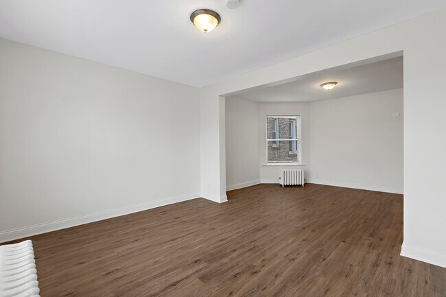 Building Photo - 3722 N Clark St