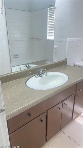 Building Photo - 212 Hallbrook Dr