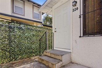 Building Photo - 218 SW 6th Ave