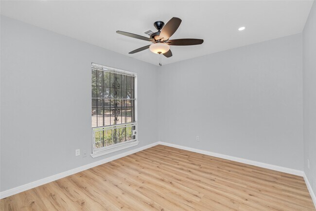 Building Photo - 11018 Long Gate Dr
