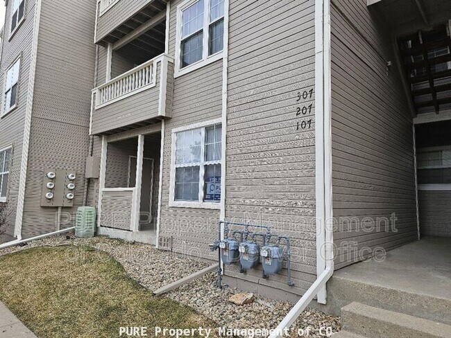 Primary Photo - 5706 W Asbury Pl