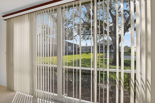 Building Photo - 177 Fanshaw E