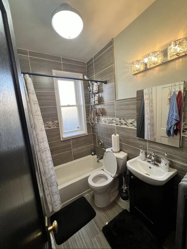 Building Photo - 6830 S Paxton Ave