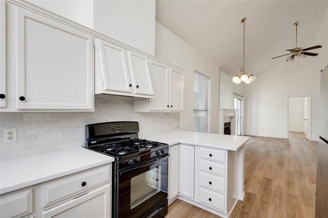 Building Photo - 2007 Castle View Dr