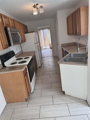 Building Photo - 4124 Hollow Oak Dr