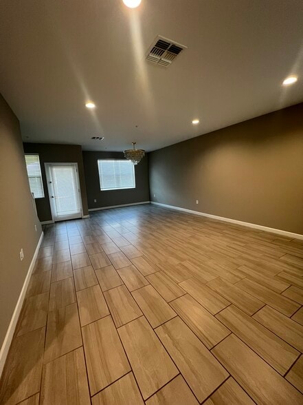 Building Photo - 1255 N Arizona Ave