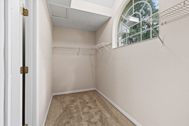 Building Photo - 3 Bedroom, 2 Bath Home in Broadmoor