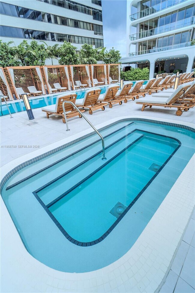 Building Photo - 2678 Tigertail Ave