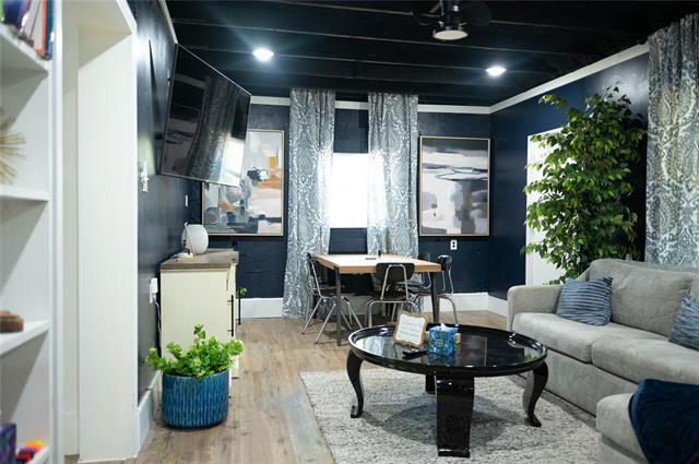 Primary Photo - 250 Private Rd 8579