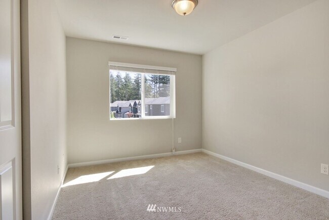 Building Photo - Listed For Rent