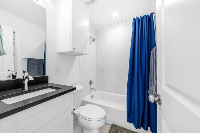 Building Photo - 408 W 55th St