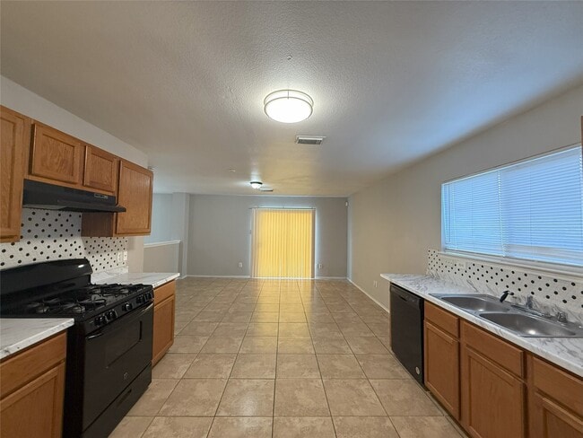 Building Photo - 22819 Sugar Bear Dr