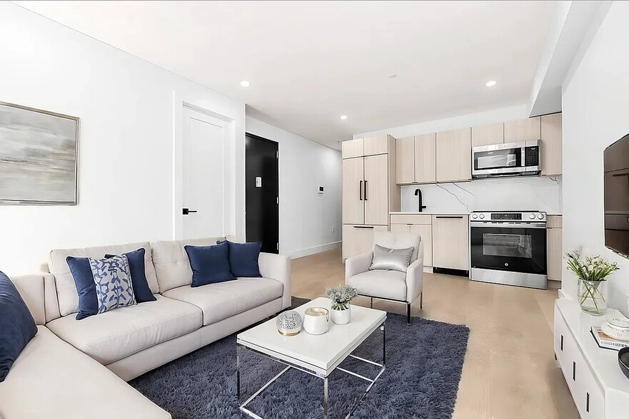 Building Photo - 20 E 13th St