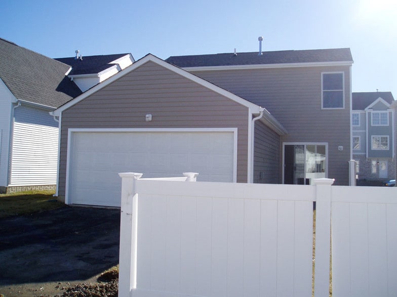 Back - 5974 Canyon Creek Dr