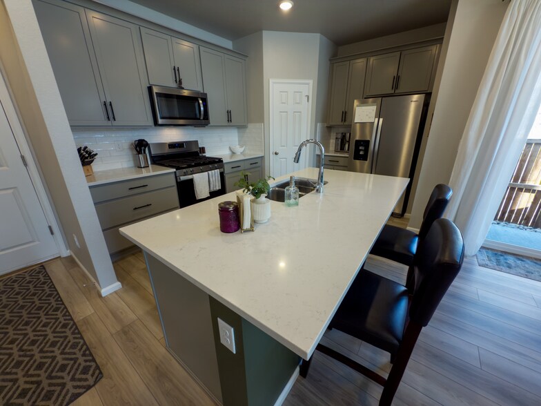 Building Photo - 752 N Shawnee St