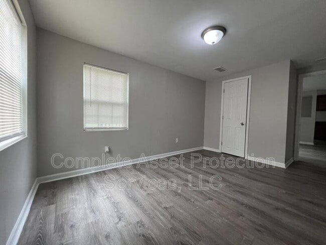 Building Photo - 3333 Wisconsin St