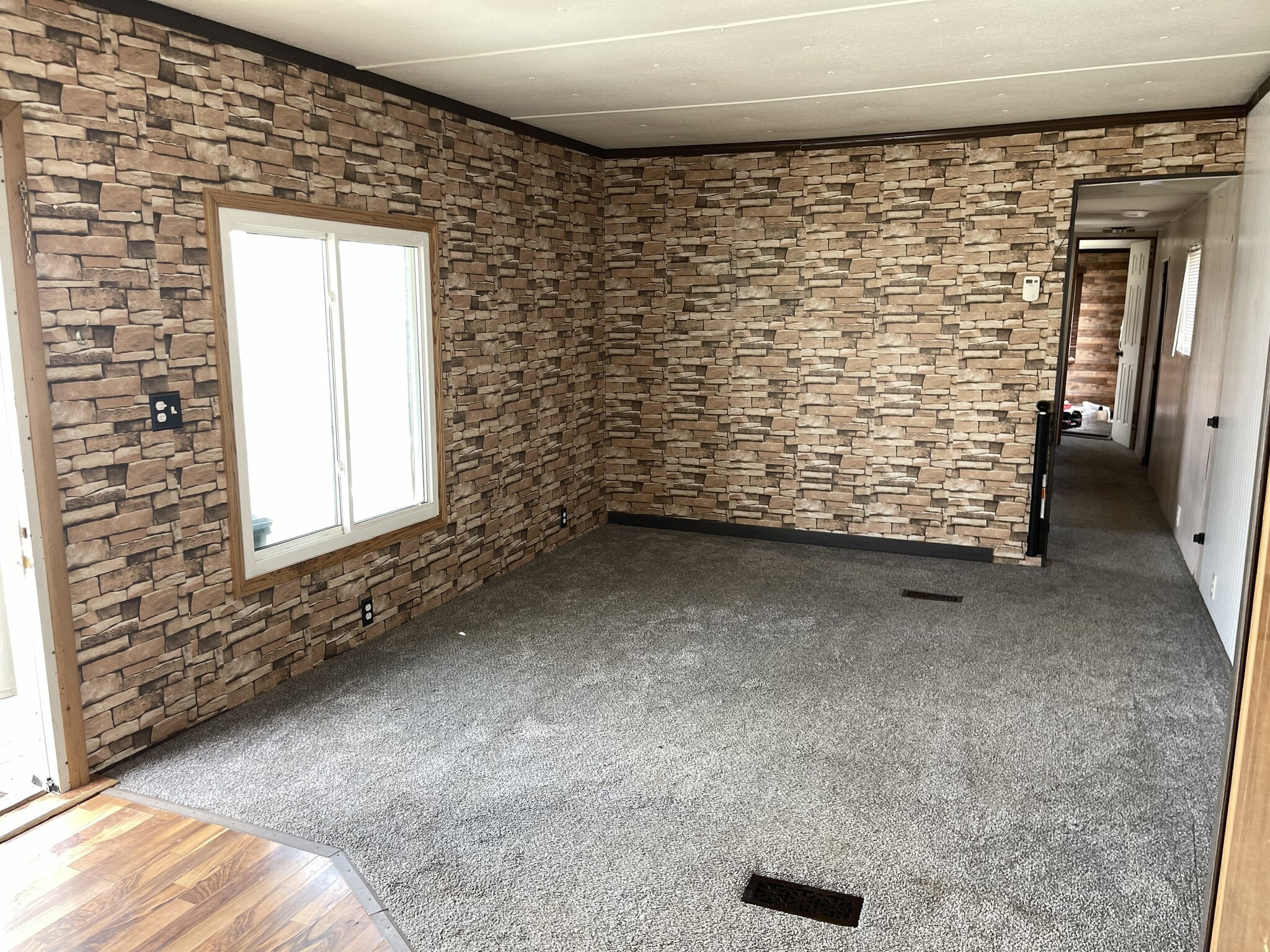 Building Photo - 984 Caldwell Ave