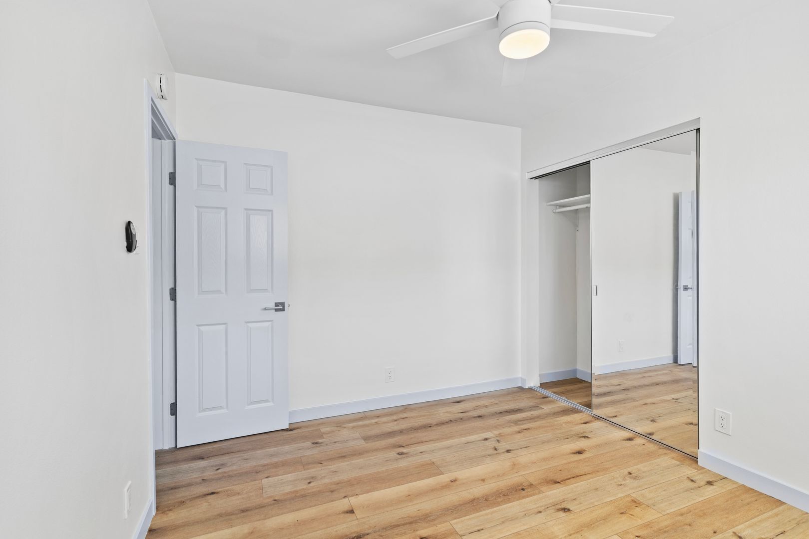 Building Photo - 1078 E 7th St