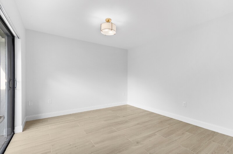 Building Photo - 2695 Albatross Rd N