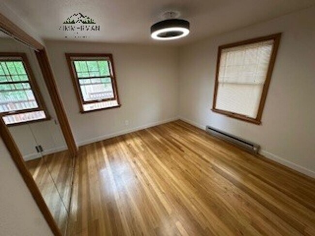 Building Photo - Charming 2 bed 2 bath home in Eugene