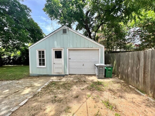 Building Photo - 1411 Westover Rd