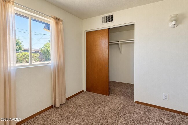 Building Photo - 12811 N 111th Dr