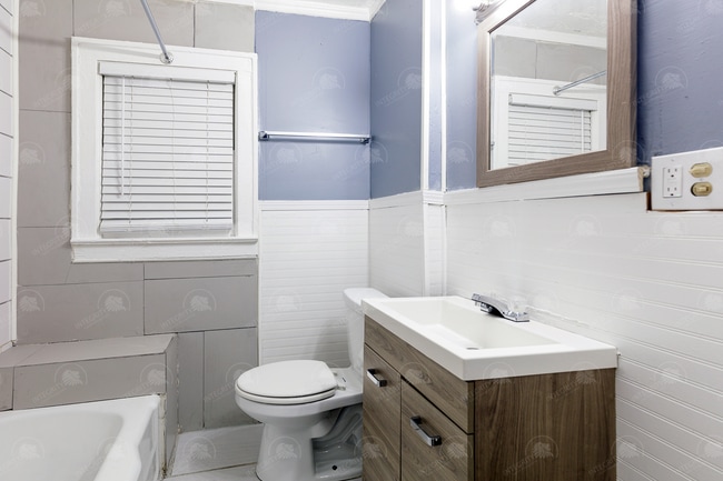 Building Photo - Charming and cozy house in historic East S...